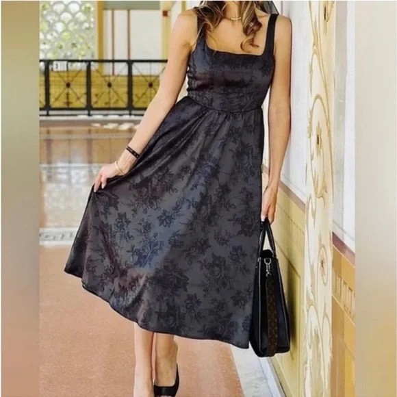 WAYF Corset Dress
Black and charcoal gray size S - Picture 6 of 14